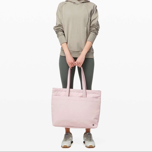 Lululemon / “On my Level” Tote - 15L